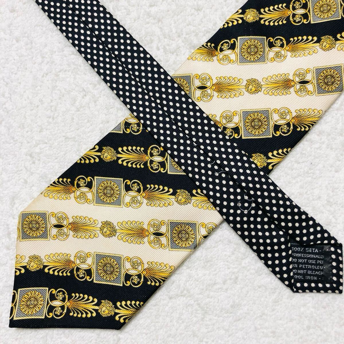 美品 GIANNI VERSACE ジャンニヴェルサーチ ネクタイ スカーフ柄