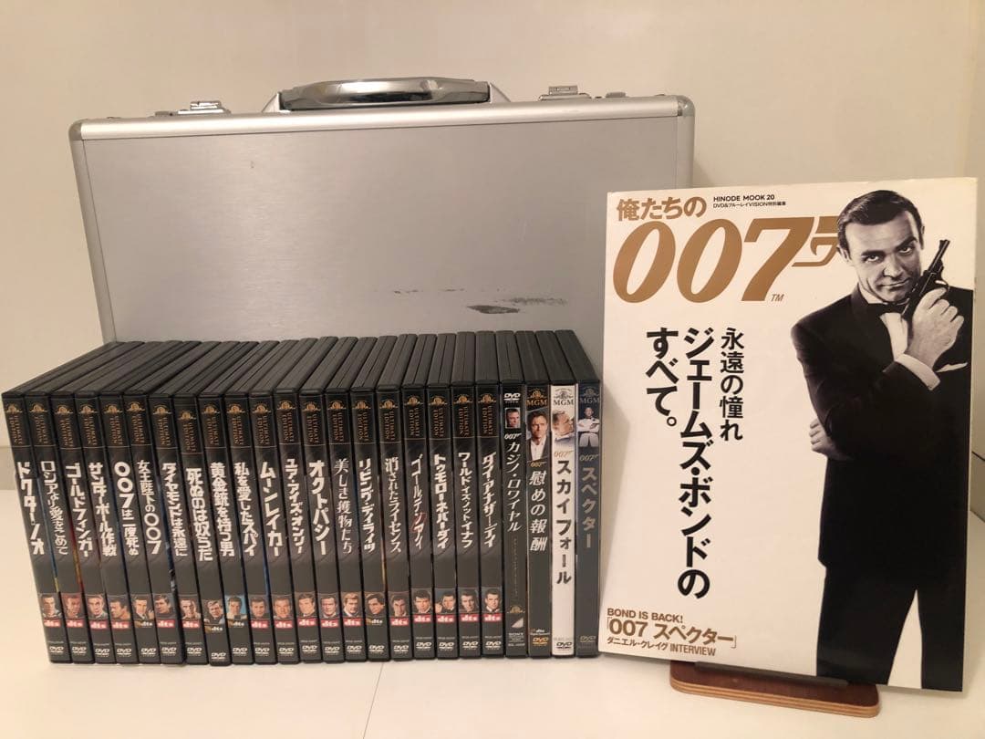 007シリーズ DVD 24枚セットアルミケースムック本付き美品 James Bond 007 : Intégrale des 24 Films [Édition Limitée]: Amazon